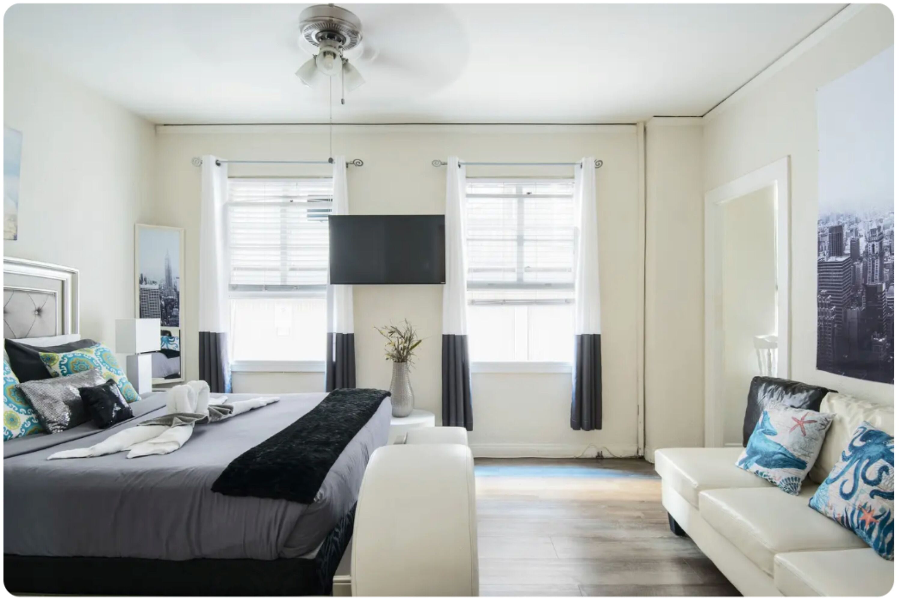 羽絨被、獨特裝潢、布置獨特、筆電工作空間