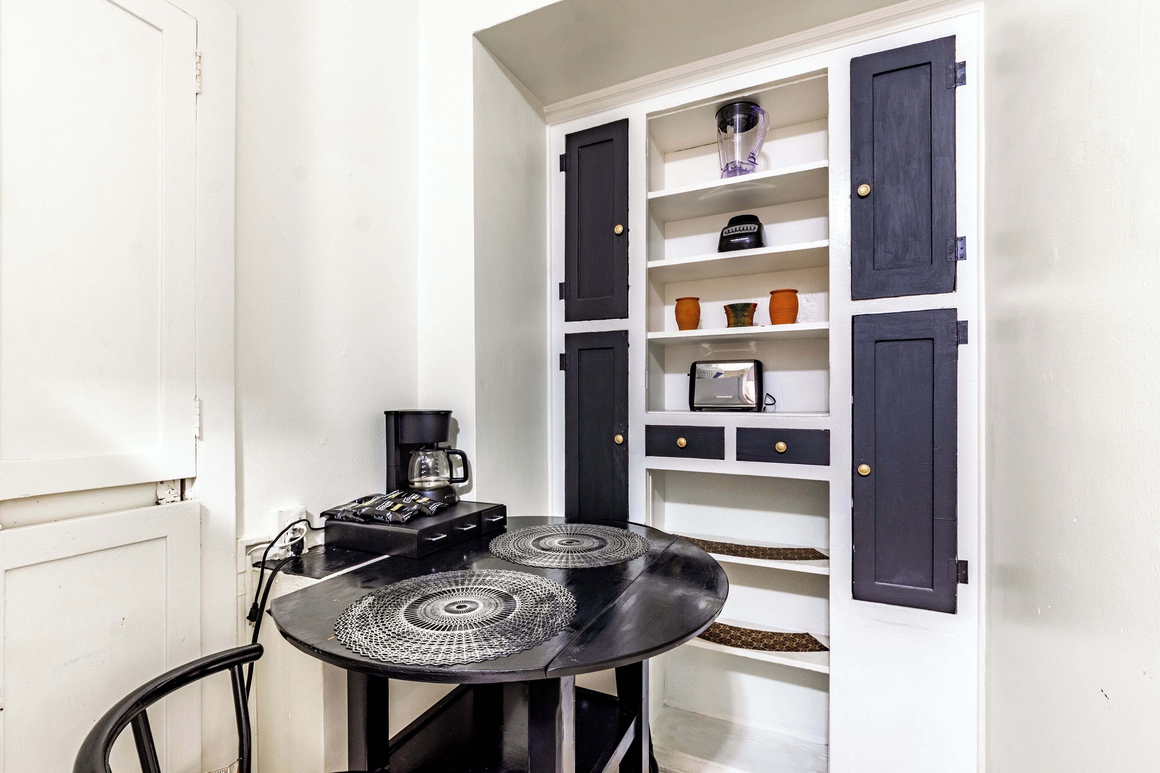 標準開放式客房, 1 張加大雙人床, 冰箱和微波爐 | 私人廚房 | 電冰箱、微波爐、烤箱、爐台