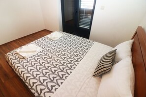 3 bedrooms, free WiFi, bed sheets