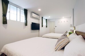 Desk, laptop workspace, blackout curtains, free WiFi - Nowadays (Hualien City)