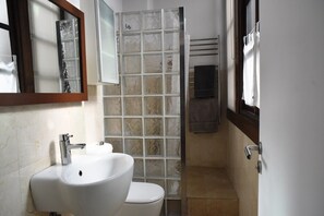 تجهيزات دش، مجففات شعر، صابون، شامبو