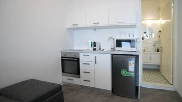 Fridge, microwave, oven, coffee/tea maker