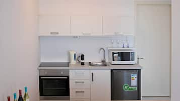 Coffee/tea maker, fridge, microwave, oven