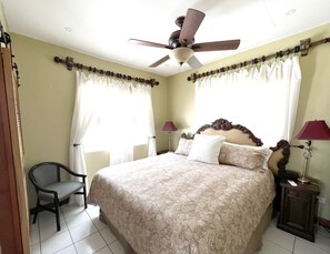 3 bedrooms, in-room safe, iron/ironing board, travel cot