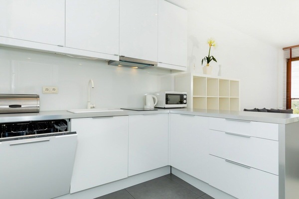 Fully equipped kitchenette.