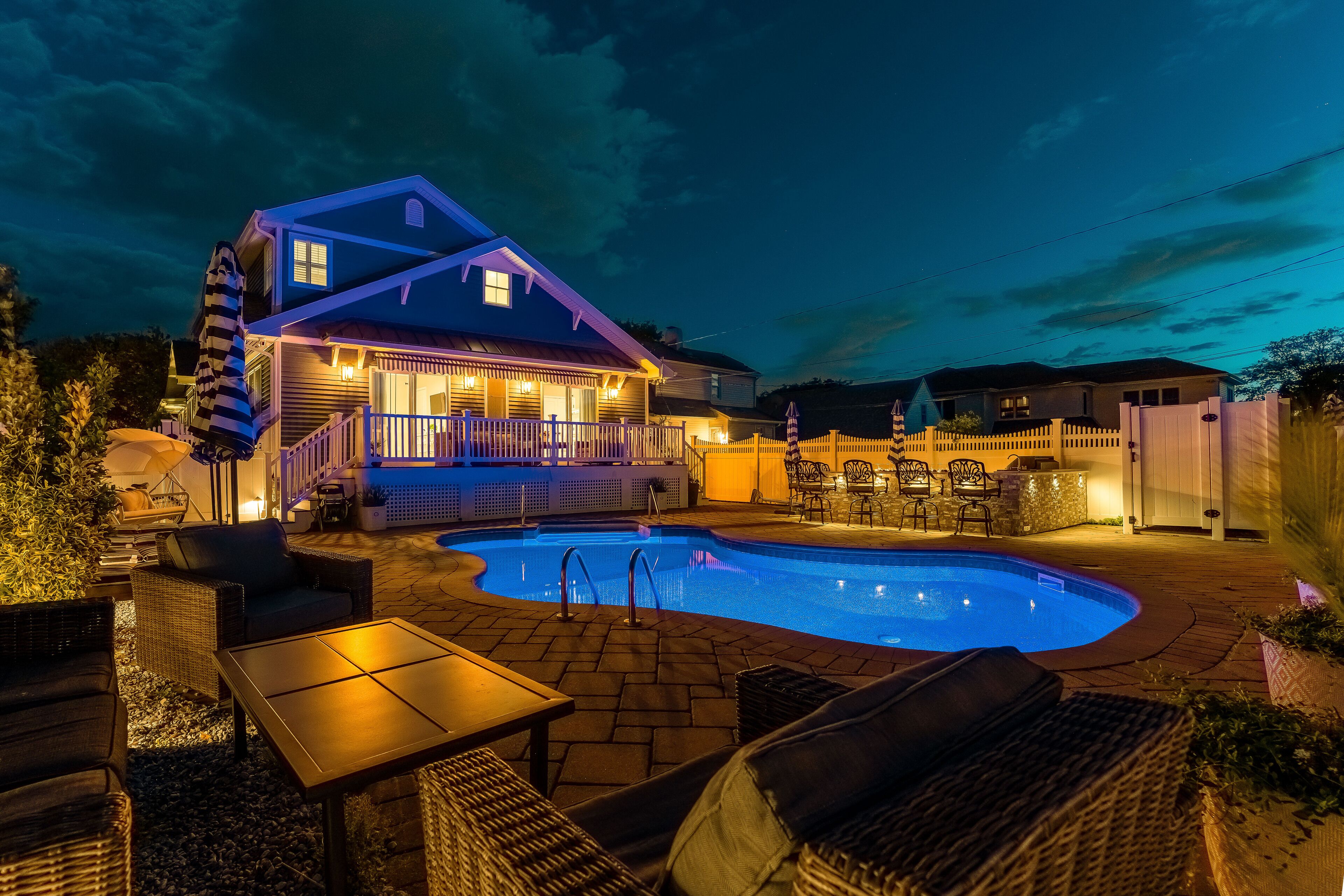 Außenpool, beheizter Pool, Liegestühle