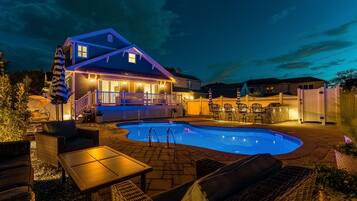 Außenpool, beheizter Pool, Liegestühle