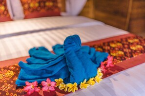 Kamar Triple Basic | Wi-Fi gratis dan seprai linen