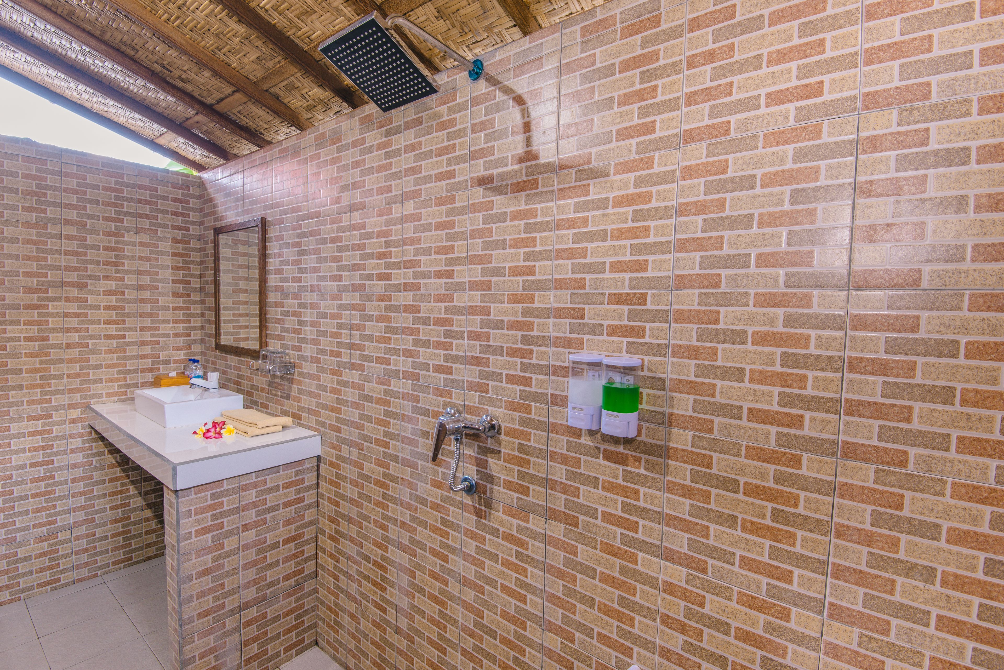 Basic Triple Room | Bathroom