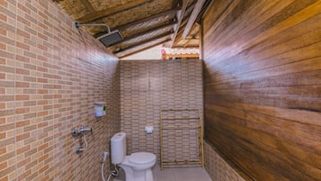 Basic Triple Room | Bathroom | Shower, free toiletries, towels, soap