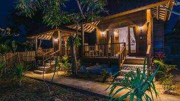 Fassade der Unterkunft – Abend/Nacht