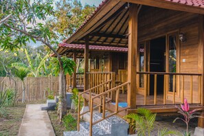 Basic Triple Room | Terrace/patio - Nerima Hut Lembongan (Lembongan Island)