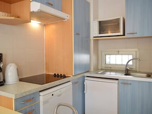 Fridge, dishwasher, coffee/tea maker, toaster