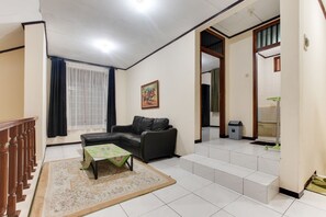 Living area - Literoooms Villa atikah (Bogor)