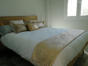 6 Schlafzimmer, Schreibtisch, Bügeleisen/Bügelbrett, kostenloses WLAN