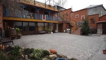 Deluxe Triple Room | Street view