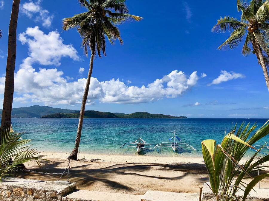 On the beach, white sand, sun-loungers, scuba diving