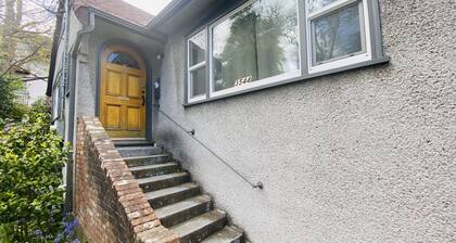 character Loft Close to DT & Uvic