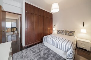 2 slaapkamers, een strijkplank/strijkijzer, wifi, beddengoed