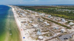 On the beach - Awesome 4 Bdrm home just steps from the Gulf. Amazing beach views & easy access (Gulf Shores)