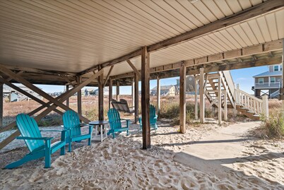 Awesome 4 Bdrm home just steps from the Gulf. Amazing beach views & easy access