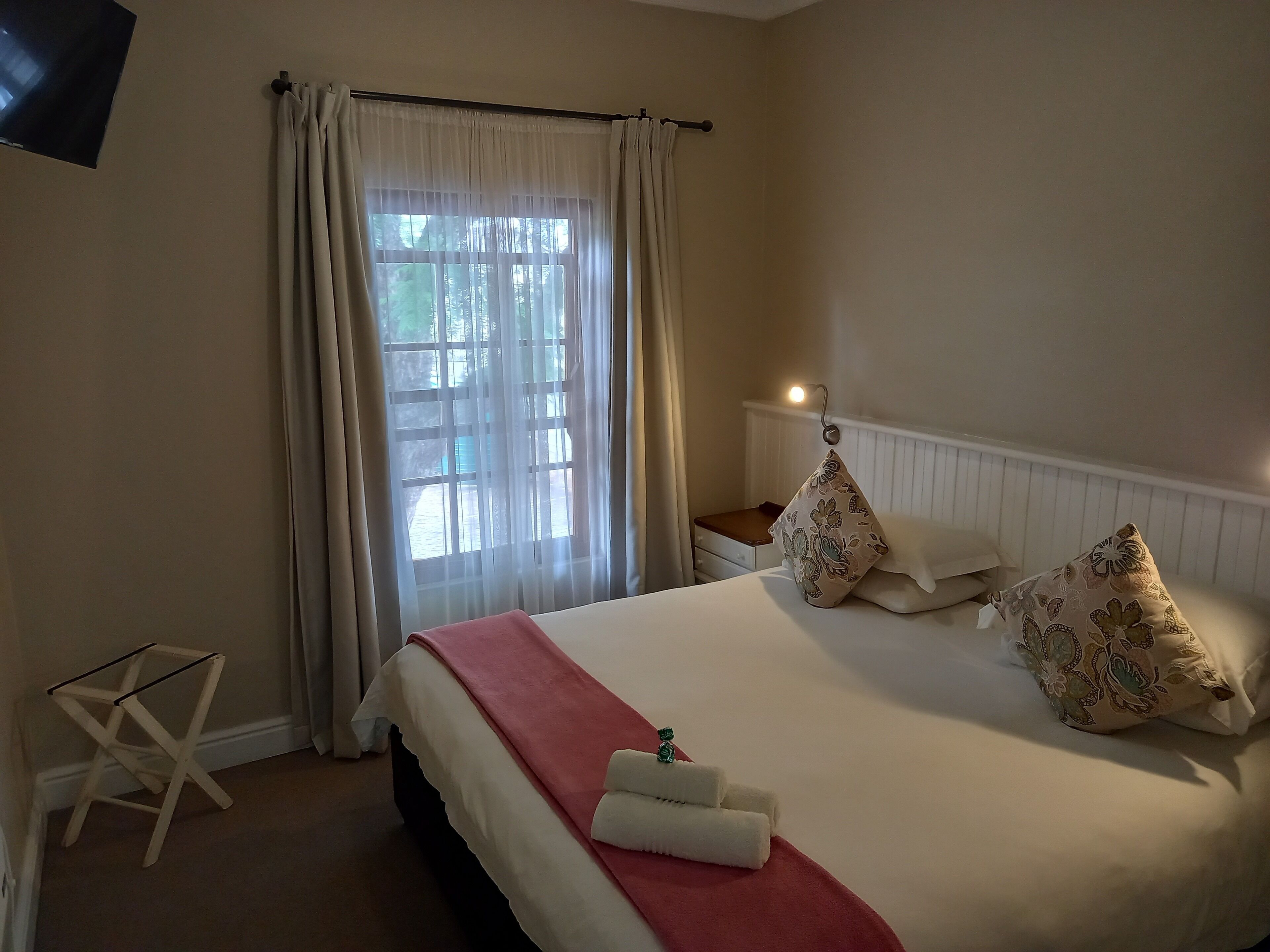 Double Room (With Shower) | Down comforters, in-room safe, desk, iron/ironing board