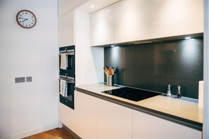 Kjøleskap og brødrister