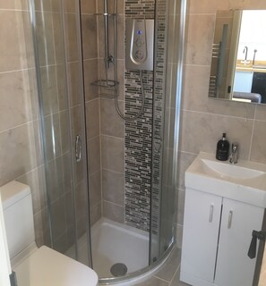 Hair dryer, towels, toilet paper - Secluded, self-contained converted stables, Russet (Yate)
