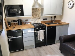Refrigerador, microondas, horno, placa de cocina