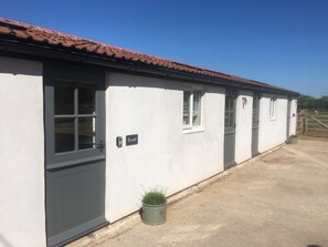 Exterior - Secluded, self-contained converted stables, Russet (Yate)