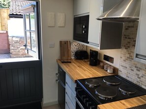 Refrigerador, microondas, horno, placa de cocina