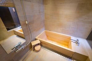 Japanese Style Room, Ground Floor, KAMO, CHUJI, KANRYUSAI | Bathroom | Separate bathtub and shower, free toiletries, hair dryer, slippers - Mibu-Juku (Kyoto)