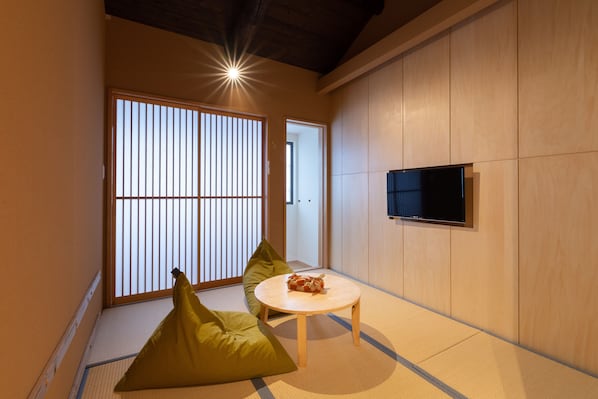 Traditional-Zimmer, Nichtraucher (JP Style Room, 2F, OKITA, HAJIME, NAG) | Wohnzimmer | Flachbildfernseher