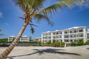 Exterior - Sea-view, dog-friendly condo with pool & central AC- between the beach & lagoon (San Pedro)