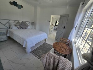 1 bedroom, in-room safe, WiFi, bed sheets - Treasure Beach Inn Room One w/ Private Bathroom (St. Elizabeth Parish)