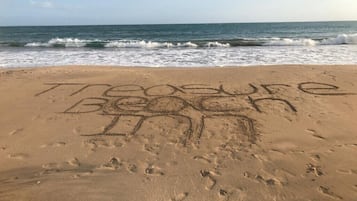 Una playa cerca, toallas de playa