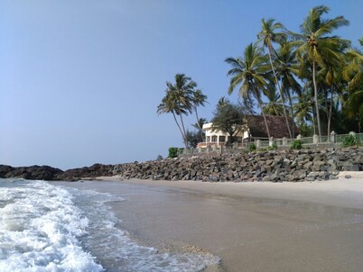 THE OUTRIGGER - 2 Bedroom 2 Bathroom (En-suite) Beachfront Private Villa