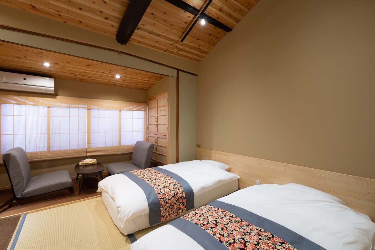Traditional-Zimmer (Japanese Style, HIJIKATA) | Schreibtisch, kostenloses WLAN, Bettwäsche