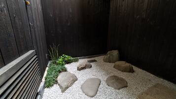Traditional-Zimmer (Japanese Style, KASHI) | Lanai (Veranda)