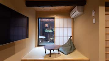 ํธ๋๋์
๋๋ฃธ (Japanese Style, ISAMI) | ๊ฑฐ์ค ๊ณต๊ฐ | ํ๋ฉด TV