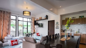 Family Studio Suite | In-room dining