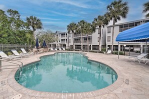 Pool - Pool Access, Walk to Manatee Beach: Coastal Condo (Holmes Beach)