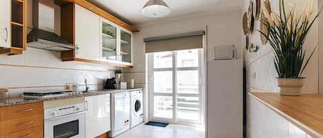 Refrigerador, microondas, horno y lavavajillas