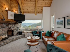 Smart TV, chimenea, videojuegos y reproductor de DVD 