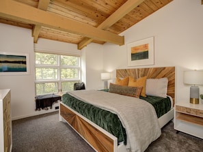3 bedrooms, iron/ironing board, Internet, bed sheets