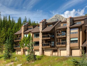 Exterior - Big Sky Vacation Rentals: Beaverhead 80 Telemark 302 (Big Sky)