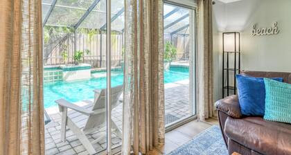 (Yksityinen uima-allas) Just Listed - Tilava uima-allas koti lähellä keskustaa ja rantaa