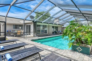 Outdoor pool, a heated pool - Starfish - Heated Pool & King Beds! Near Amphitheatre, Historic Downtown, Beach (St. Augustine)