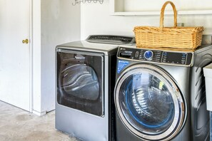 Interior - Starfish - Heated Pool & King Beds! Near Amphitheatre, Historic Downtown, Beach (St. Augustine)