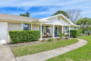 Exterior - Starfish - Heated Pool & King Beds! Near Amphitheatre, Historic Downtown, Beach (St. Augustine)